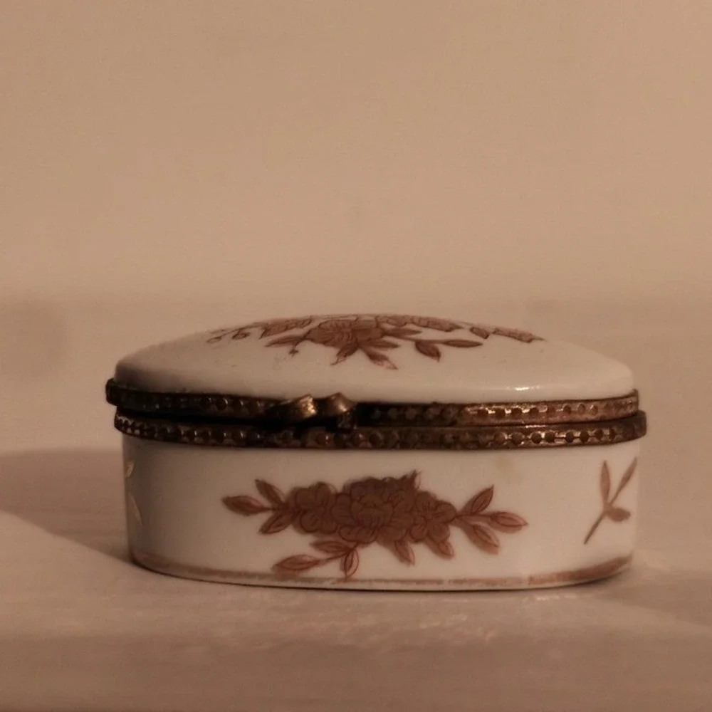 Vintage Porcelain Floral Trinket Box Hinged Oval Jewelry Pill Case Gold Tone